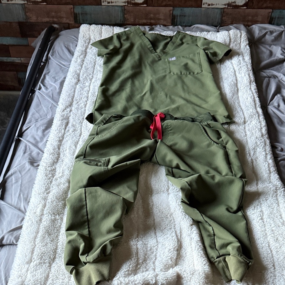 FIGS Olive Green Scrub Set with Red Drawstring